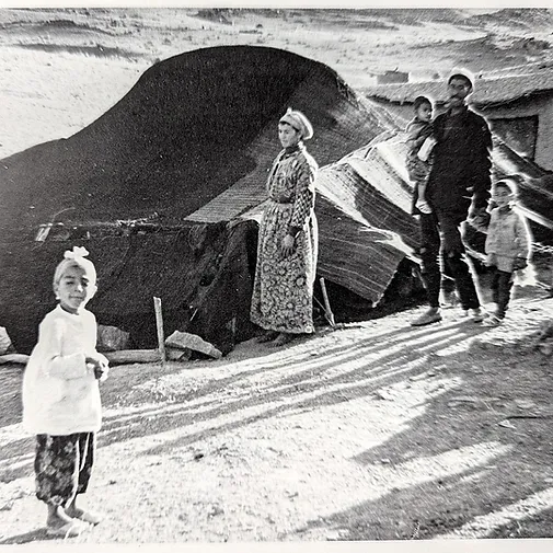 Nomadic-berber-family-by-tent.jpg