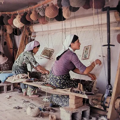 Turkish-Women-weaving-rug.jpg